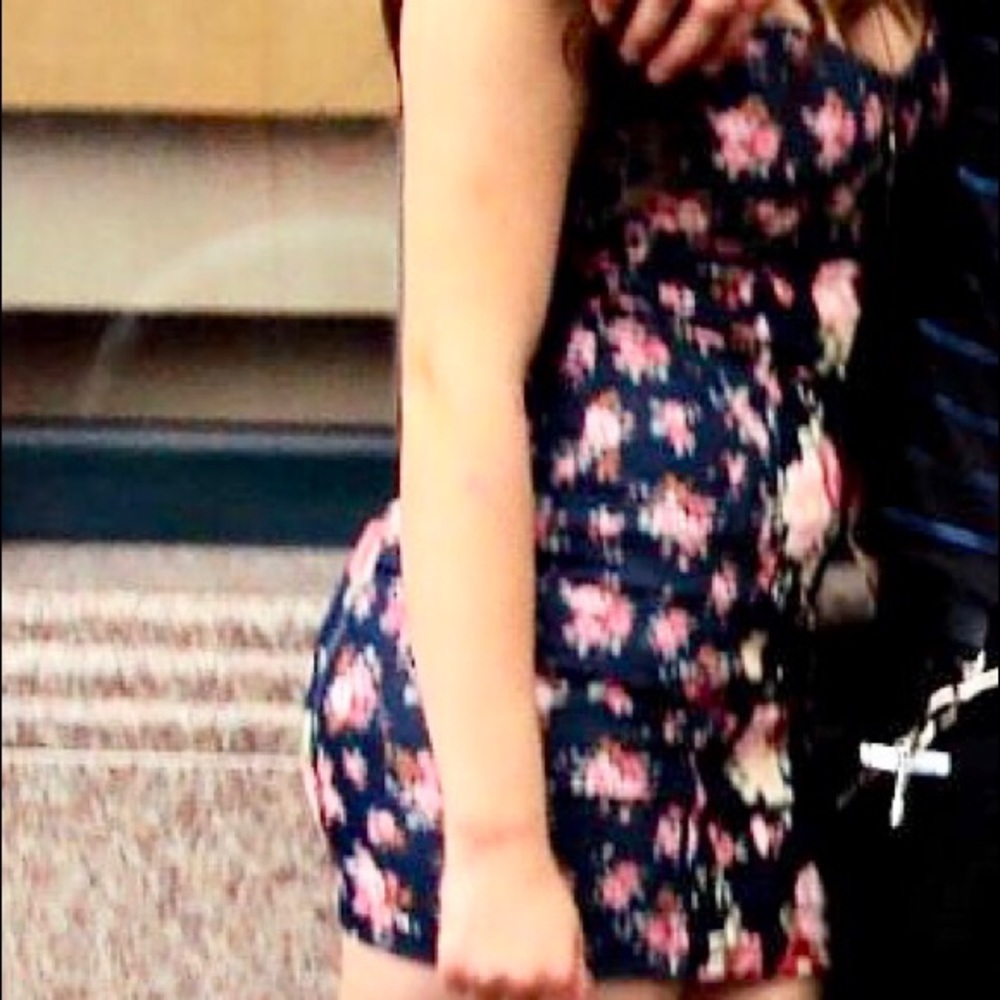 🌸 cute little floral dress size medium 🌸